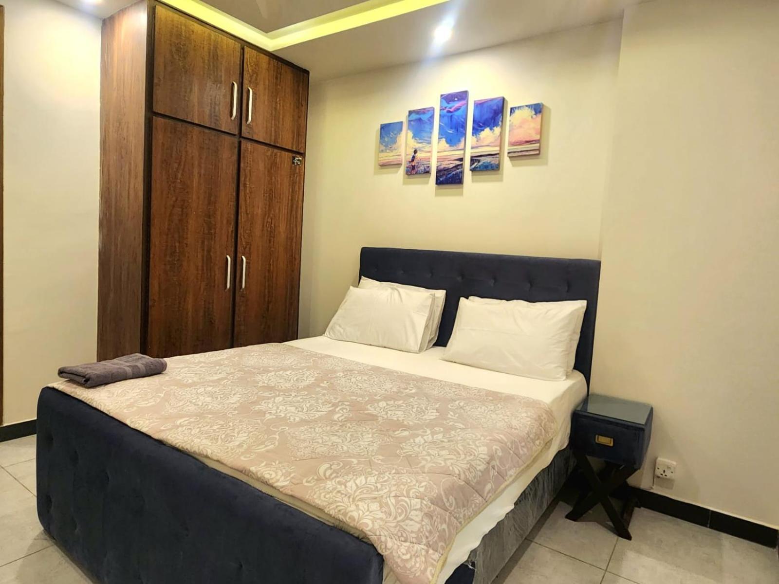 Luxurious Landing Apartments & Suites Bahria Town 라왈핀디 객실 사진