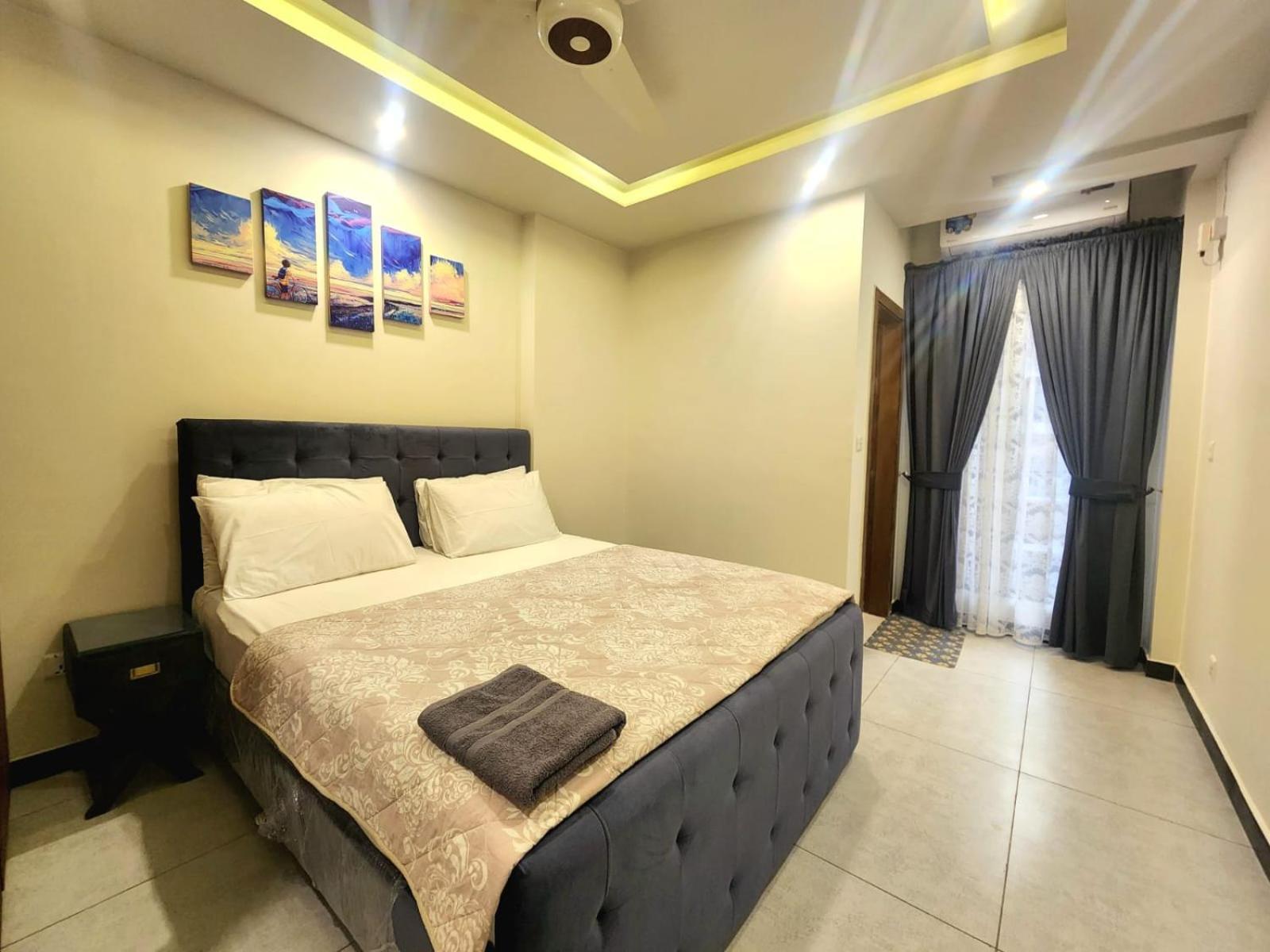 Luxurious Landing Apartments & Suites Bahria Town 라왈핀디 객실 사진