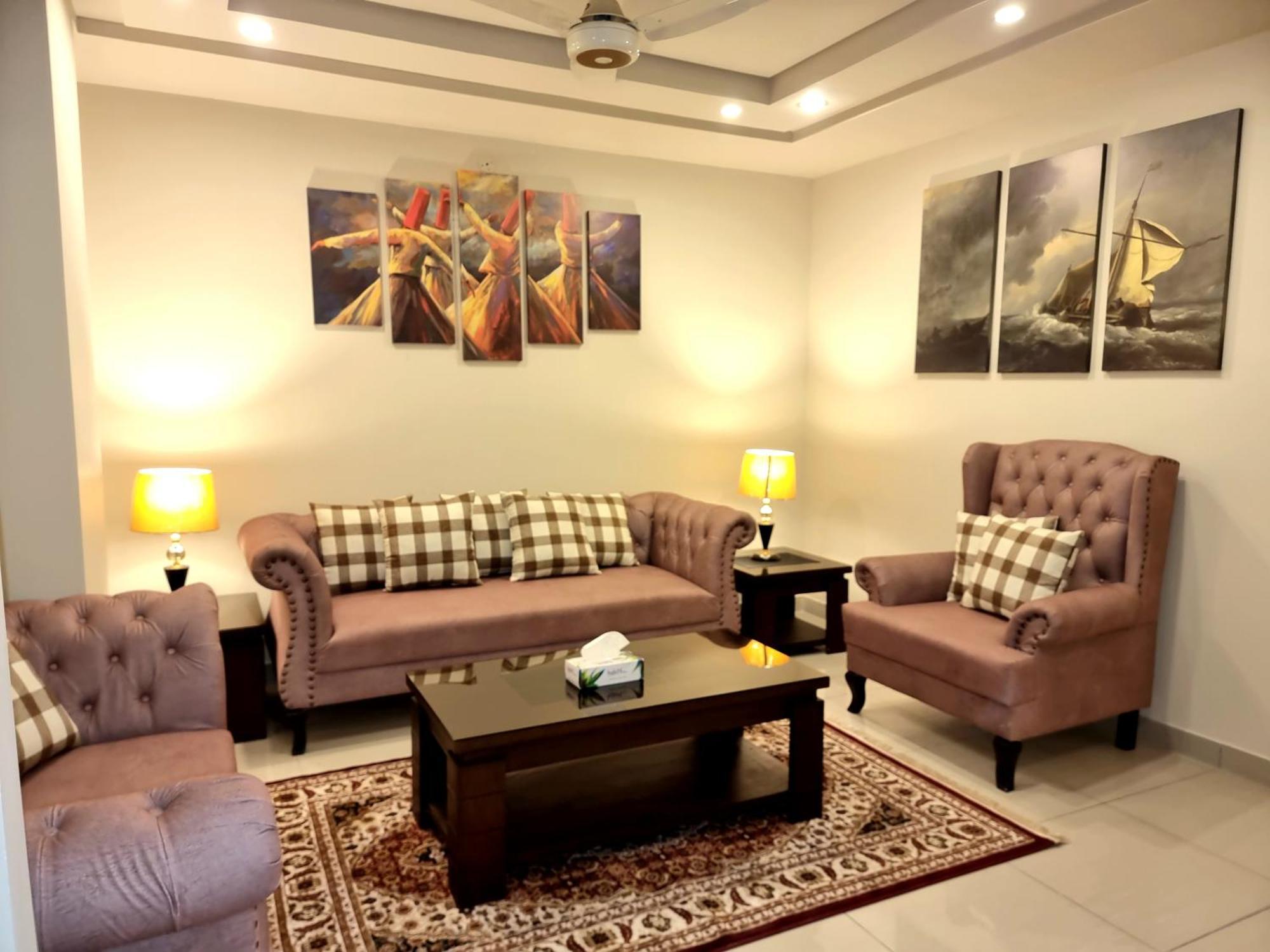 Luxurious Landing Apartments & Suites Bahria Town 라왈핀디 객실 사진