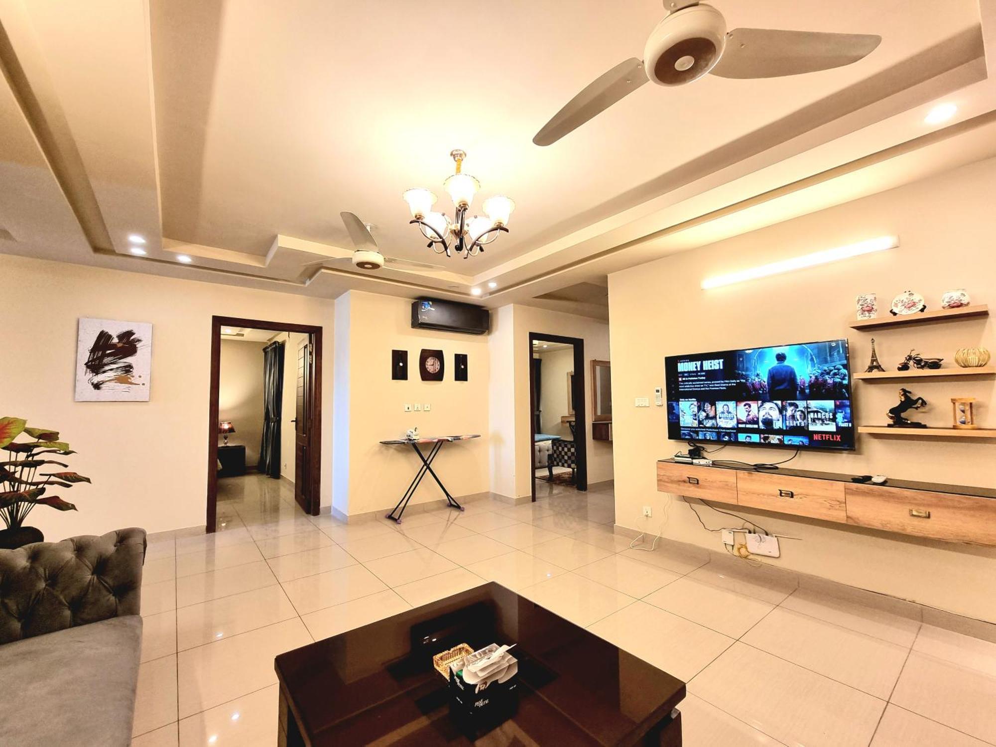 Luxurious Landing Apartments & Suites Bahria Town 라왈핀디 객실 사진