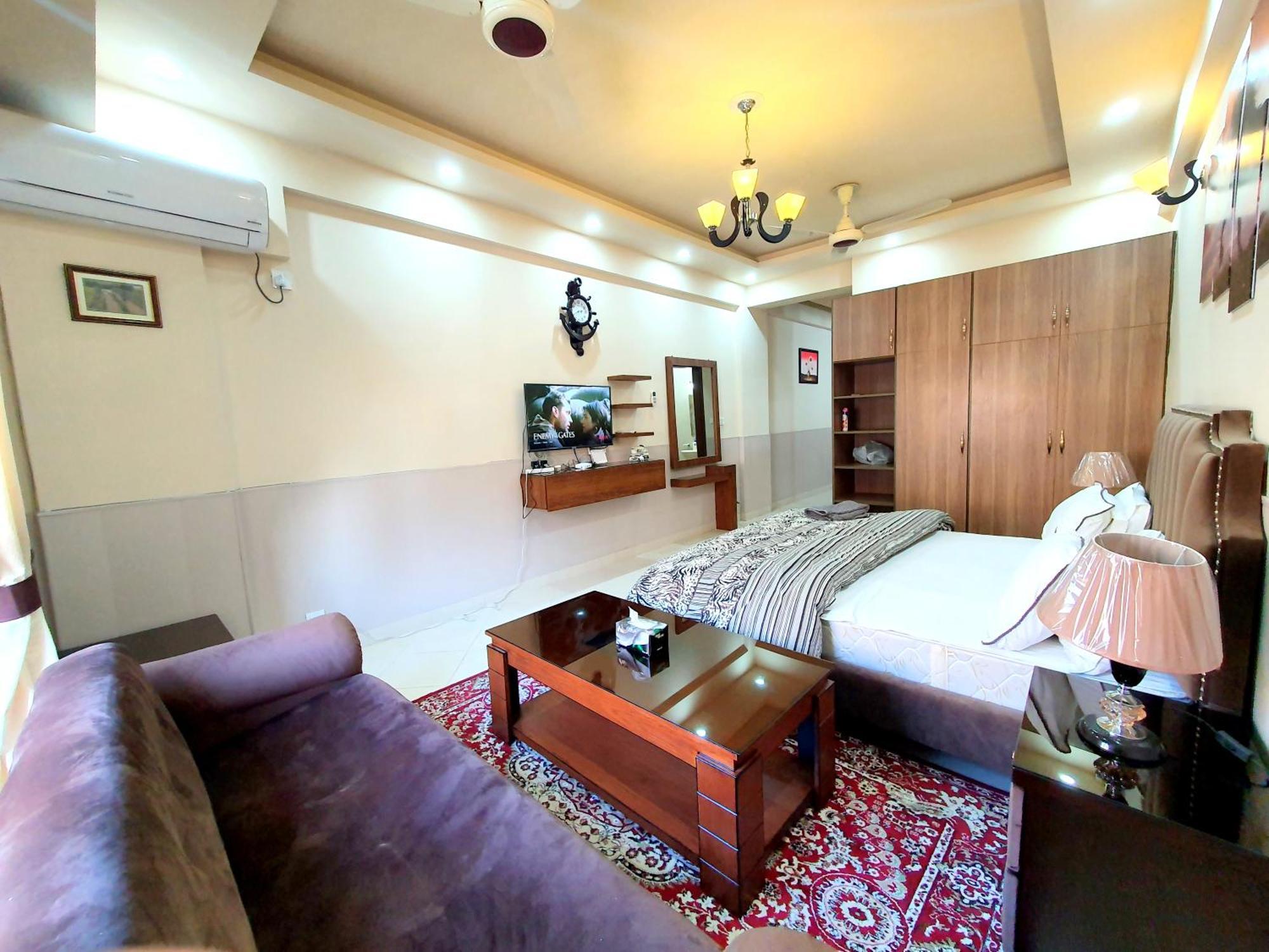 Luxurious Landing Apartments & Suites Bahria Town 라왈핀디 객실 사진