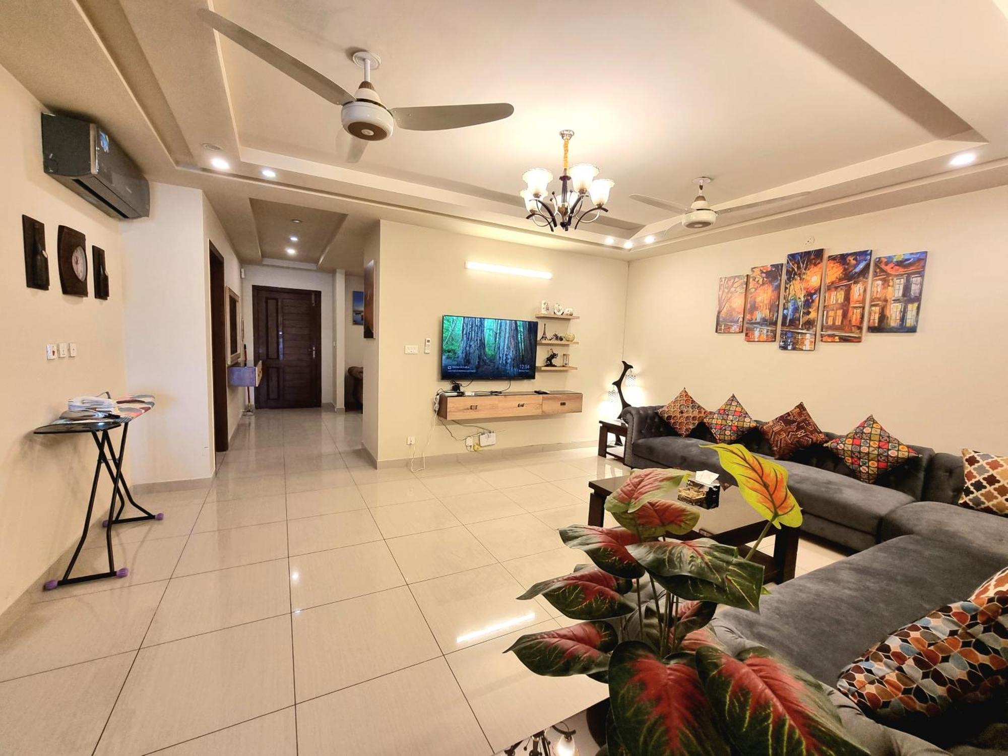 Luxurious Landing Apartments & Suites Bahria Town 라왈핀디 객실 사진