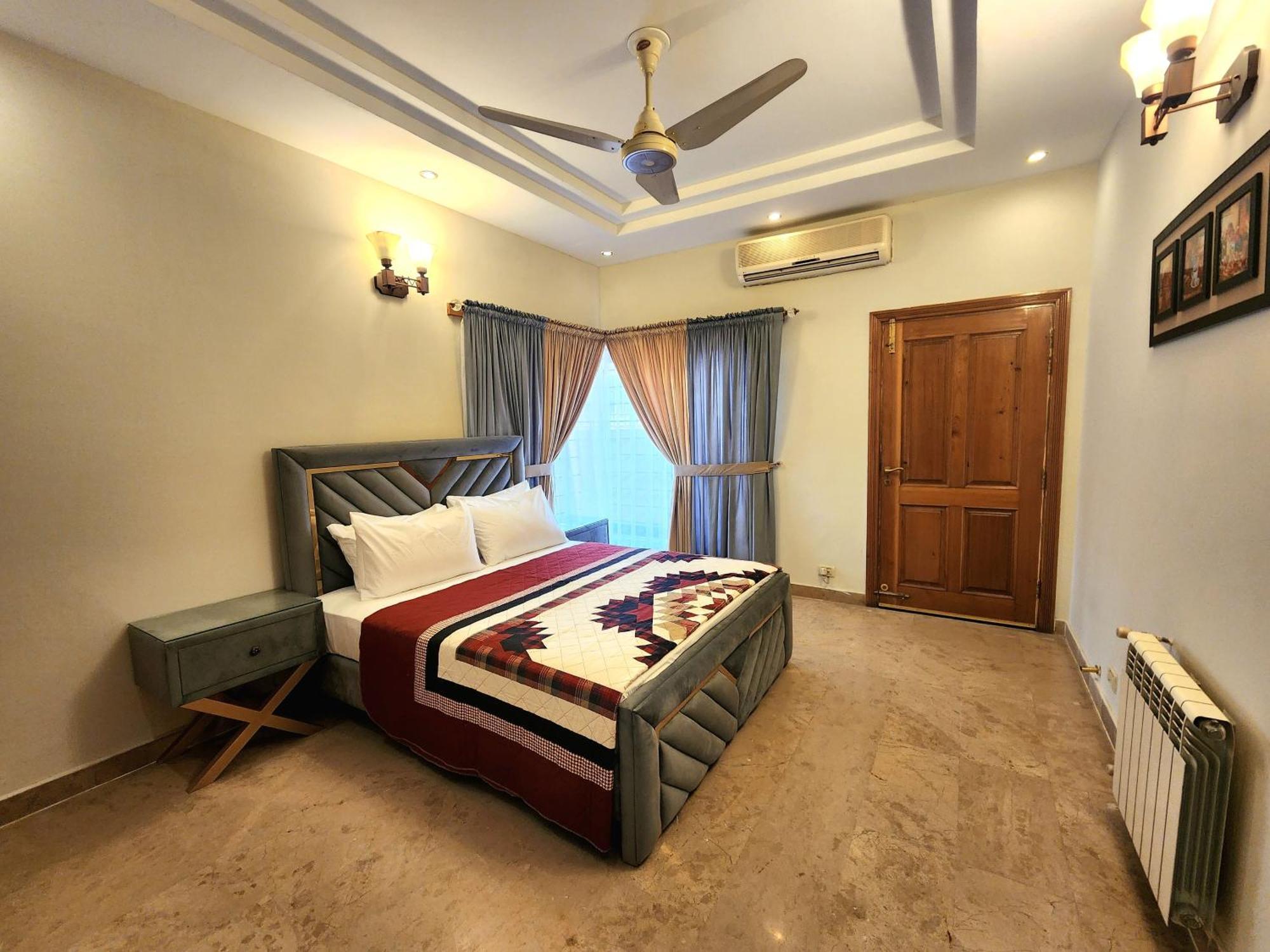 Luxurious Landing Apartments & Suites Bahria Town 라왈핀디 객실 사진