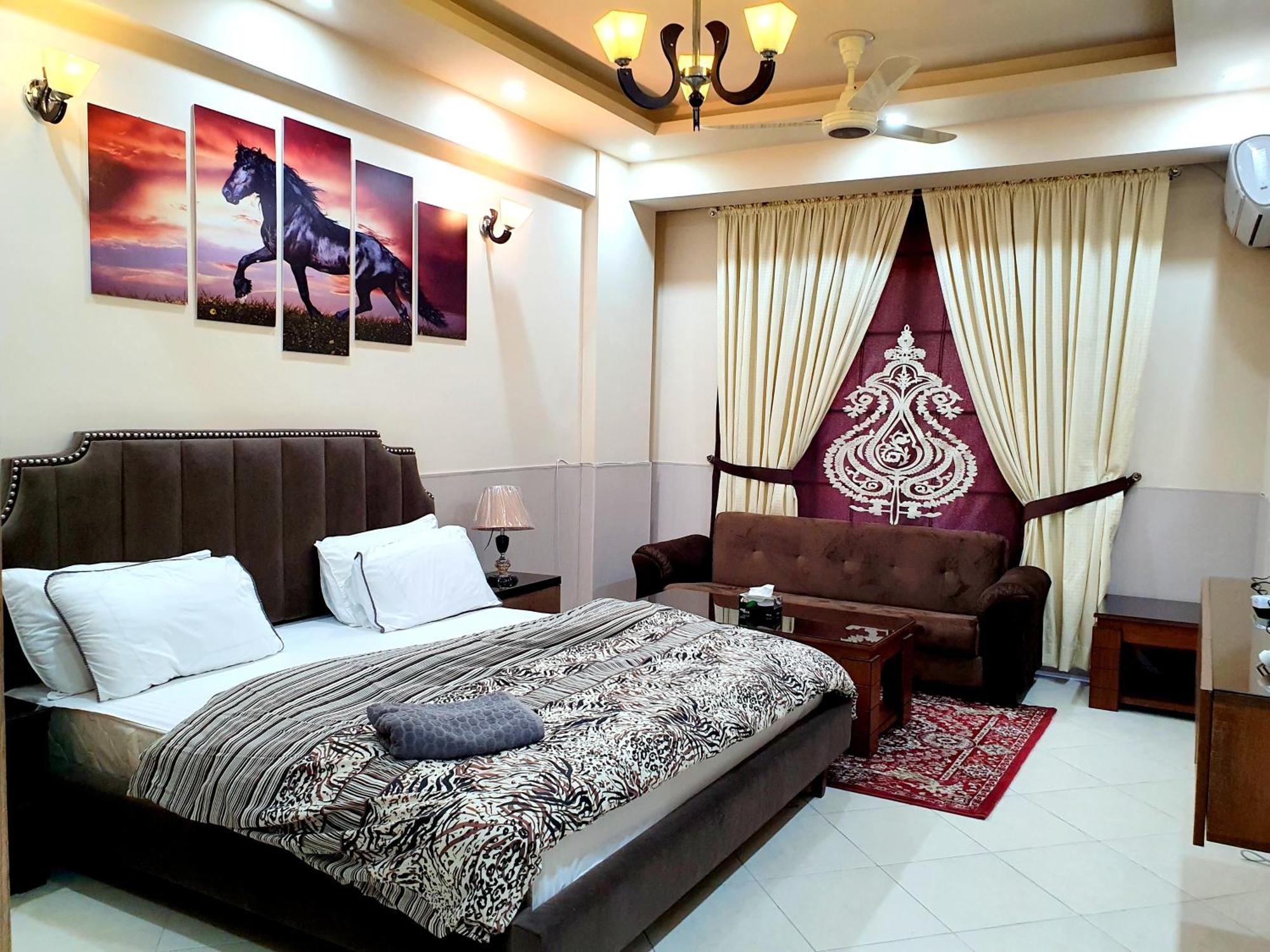 Luxurious Landing Apartments & Suites Bahria Town 라왈핀디 객실 사진